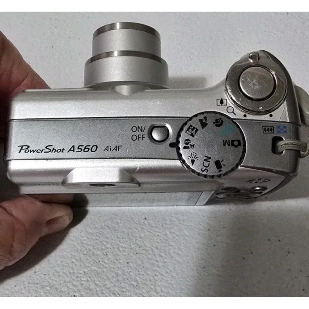 Canon PowerShot A560 7.1MP Digital Camera Silver EUC